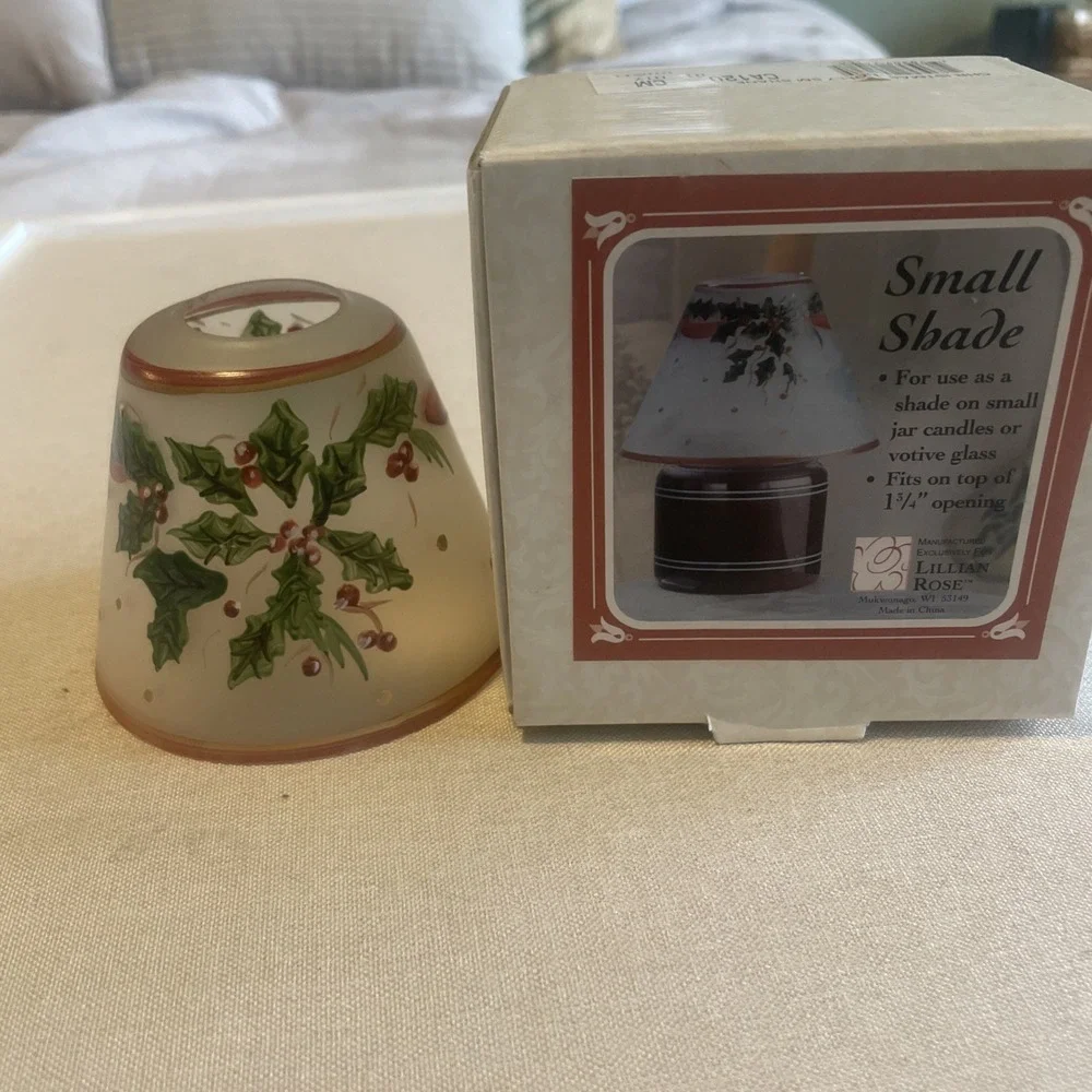 Yankee Candle Vintage Christmas Holly Hand Painted‎ Jar Shade Frosted Small
